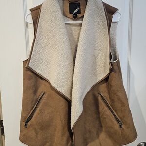 Collection B Boho Chic Tan Suede and Cream Shearling Vest With Zipper Pockets